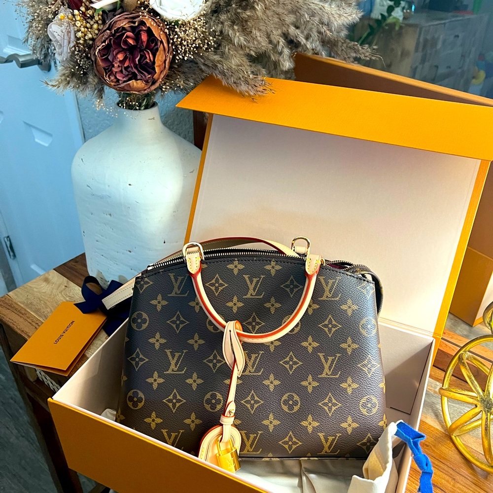 Louis Vuitton Petit Palais Canvas Monogram